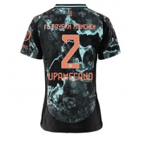 Camisa de Futebol Bayern Munich Dayot Upamecano #2 Equipamento Secundário Mulheres 2024-25 Manga Curta